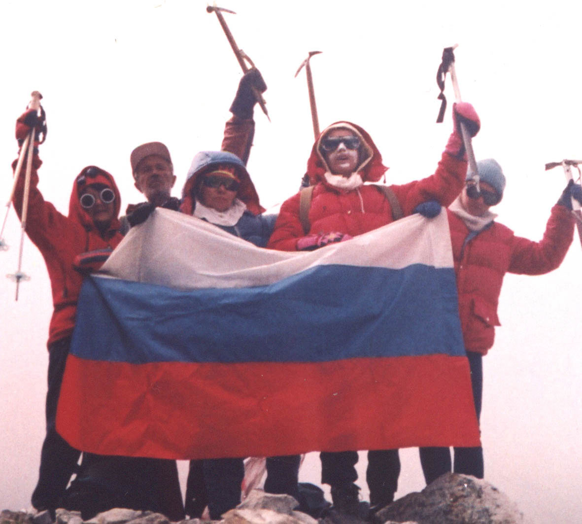 Флаг России на Эльбрусе